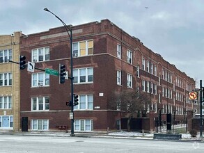 Building Photo - 5668.5 N Ridge Ave