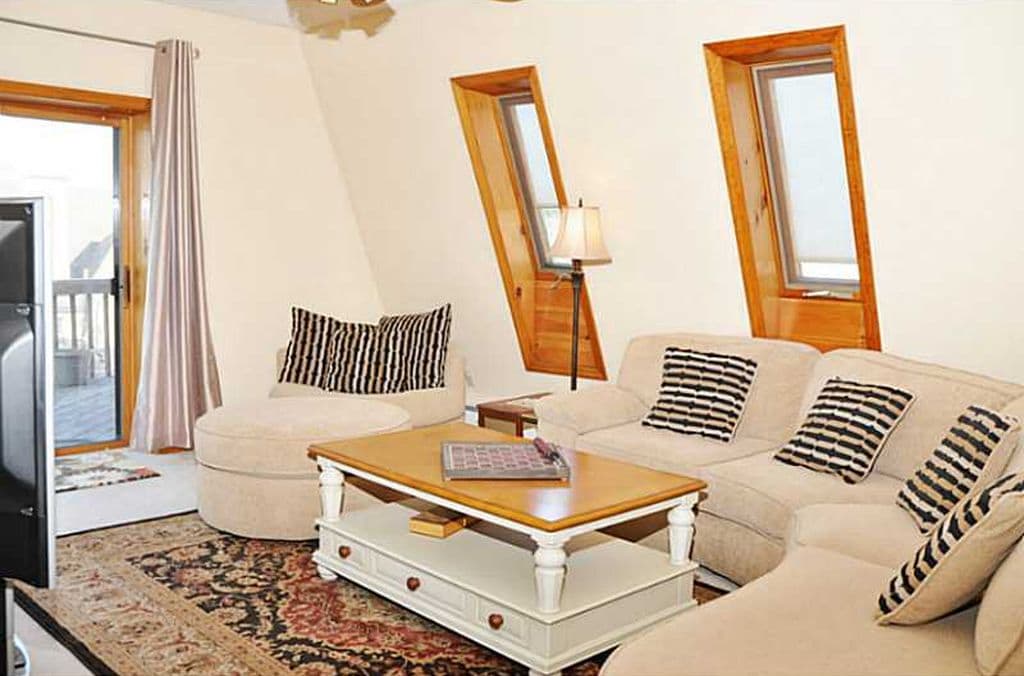 828 Centennial Ave Unit 2, Sewickley, PA 15143 Room for Rent in