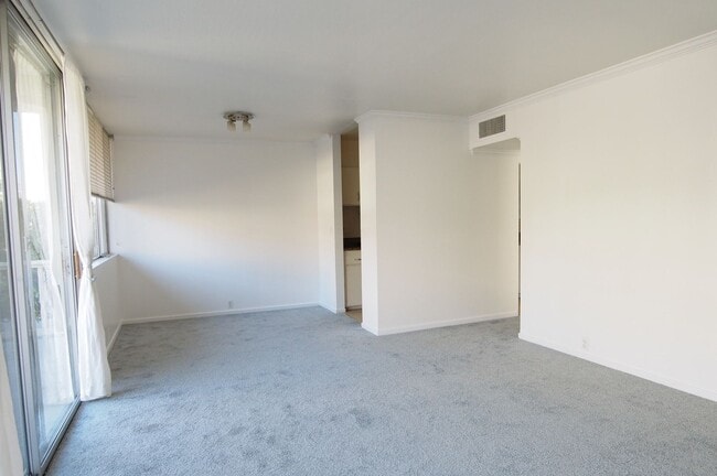 Building Photo - Cozy 1br condo in Tiburon w/amazing views