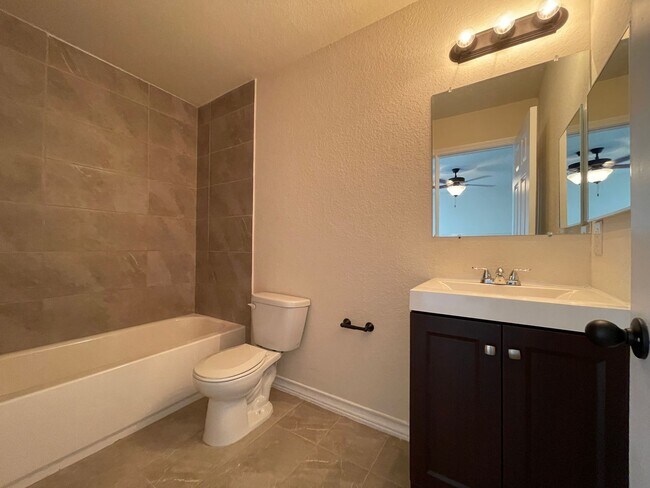 Foto del edificio - Townhome for rent