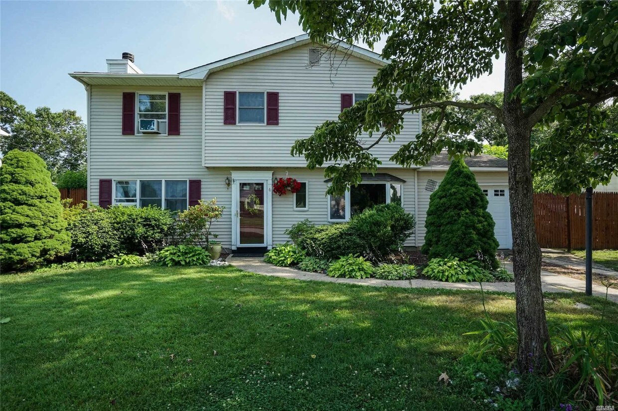 6 Saxon Rd, Centereach, NY 11720 House Rental in Centereach, NY