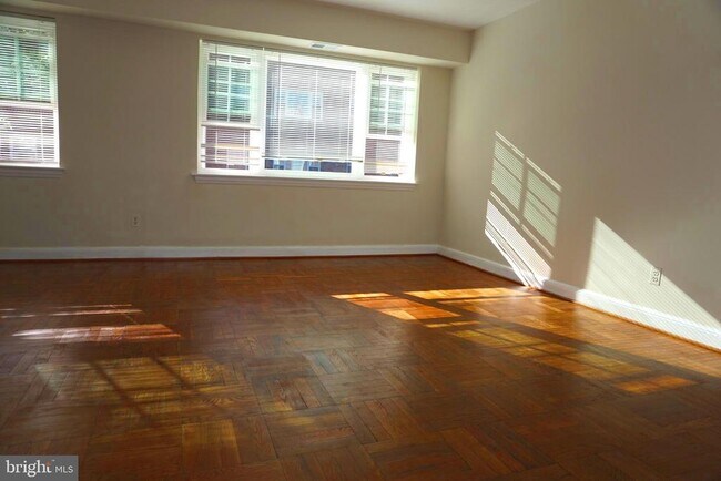 Foto del edificio - 1322 Fort Myer Dr
