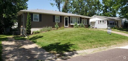 Building Photo - 1607 Highridge Dr
