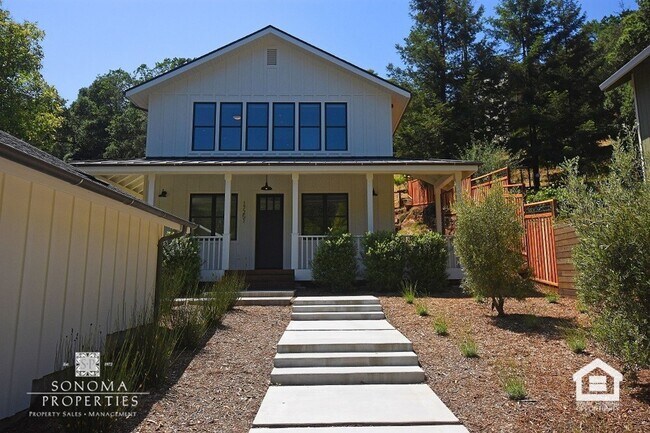 Foto del edificio - 3bd/2ba Retreat in the Heart of Sonoma Wine County - Modern Top Floor Duplex