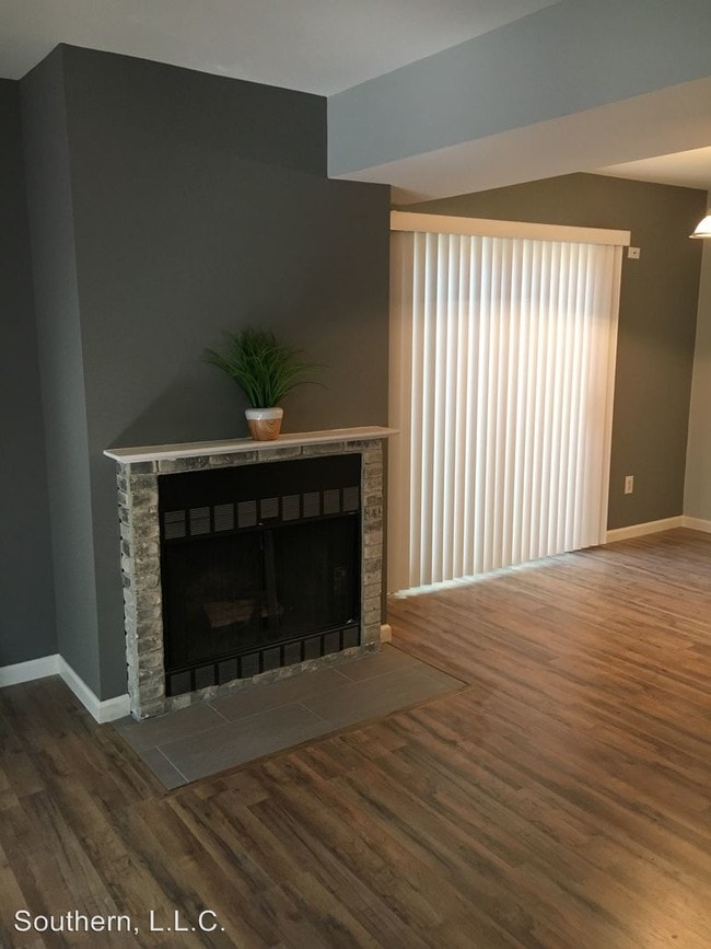 Building Photo - 332 Rose Marie Ct