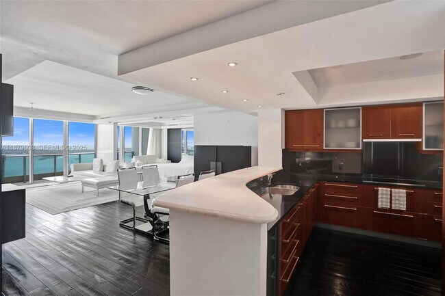 Foto del edificio - 1331 Brickell Bay Dr