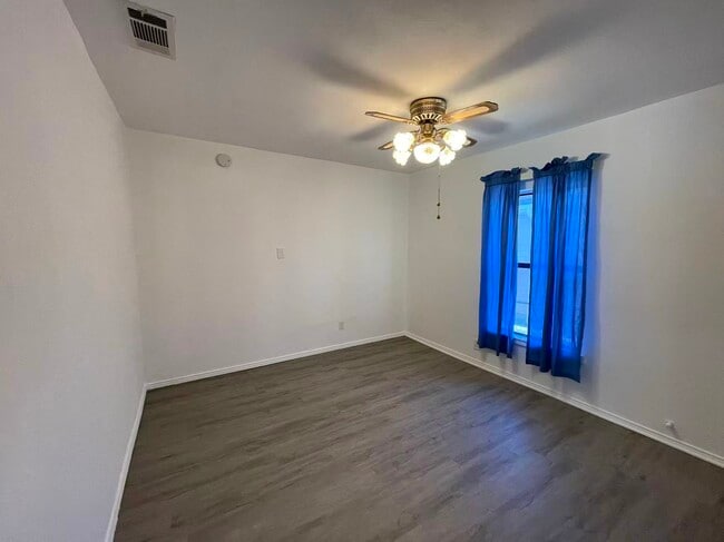 Building Photo - 7721 Mohawk Dr