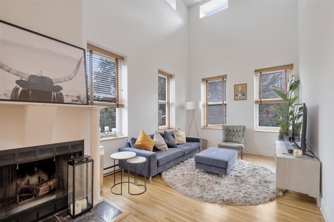 Building Photo - 456 9th St