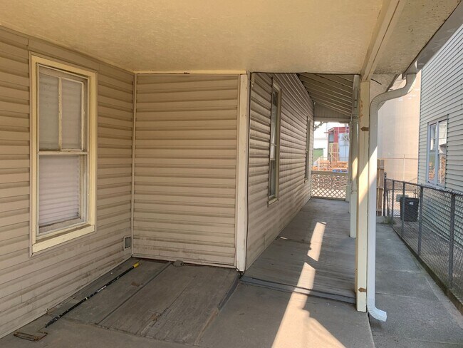 Building Photo - House with Yard and Parking-Video in the P...
