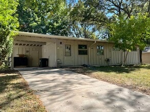 Building Photo - 632 Eastborough Ln Building Photo - 632 Eastborough Ln