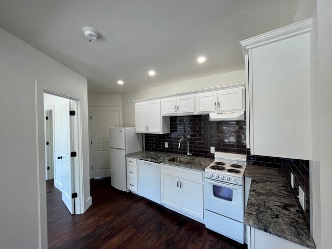 Foto del edificio - 2409 N Robinson Ave