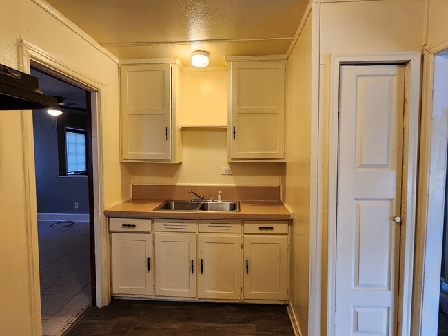 Building Photo - 1808 Corbitt St