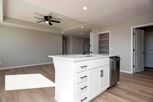 Building Photo - 861 S Parkside Cir