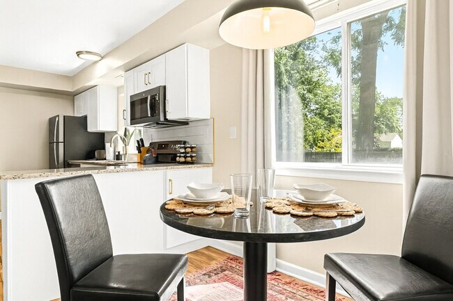 Foto del edificio - 18459 Sharon Ln