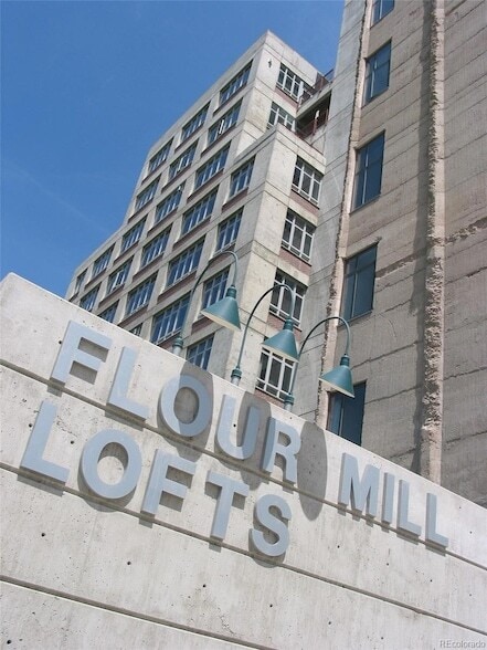 Building Photo - 2000 Little Raven St