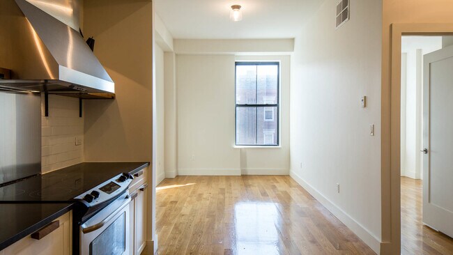 Building Photo - 5527 Myrtle Ave