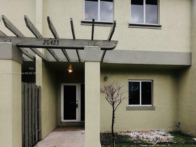 Foto del edificio - 20423 NW 15th Ave