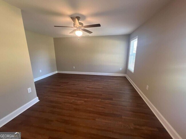 Building Photo - 5960 Moon Dr