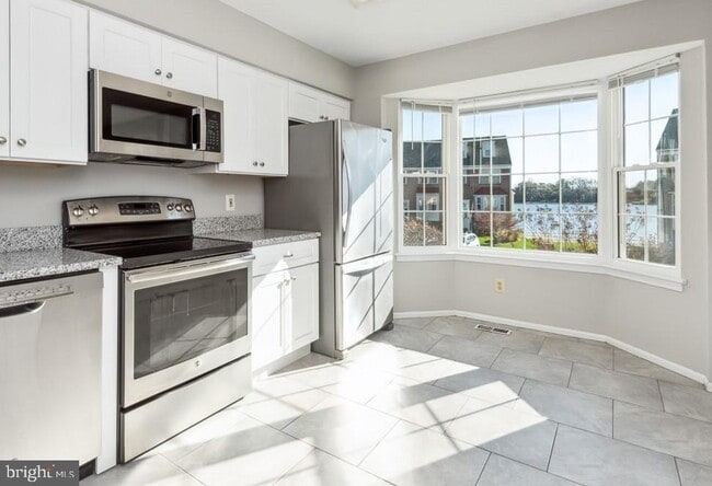 Building Photo - 1340 Waterway Ct