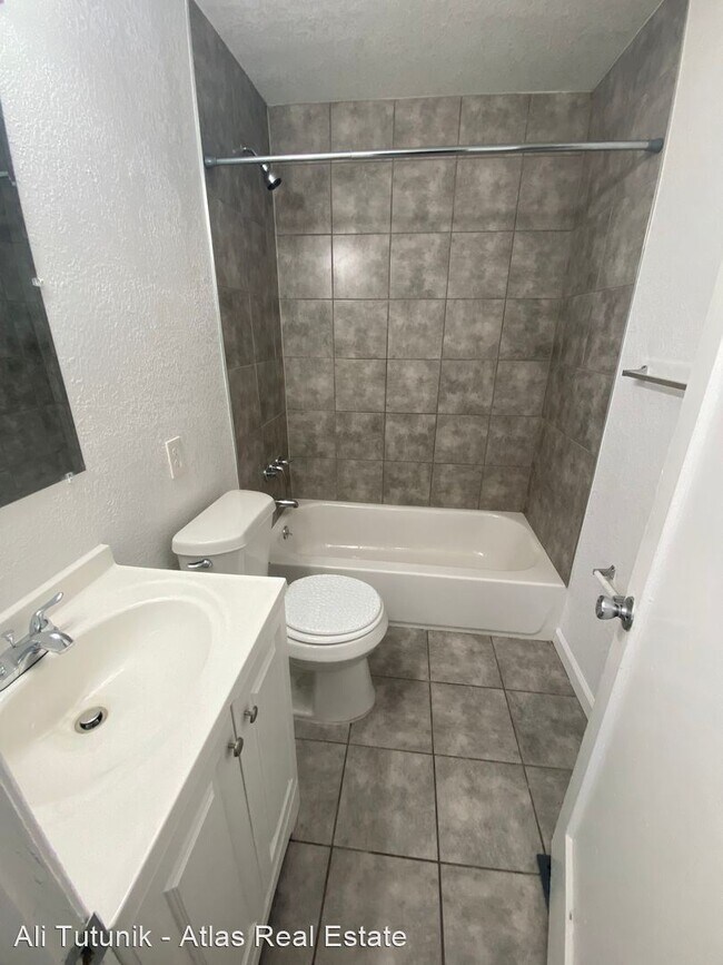 Building Photo - 2 br, 1 bath House - 217 S. Xavier St