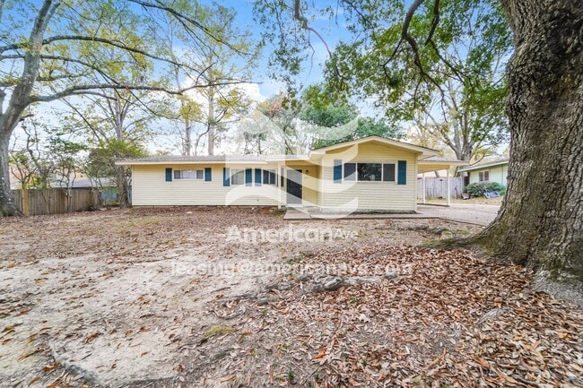 Building Photo - 2975 Lakewood Dr