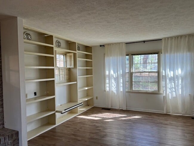 Building Photo - Morganton Rental!