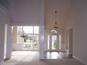 Building Photo - 576 E Riverchase Way