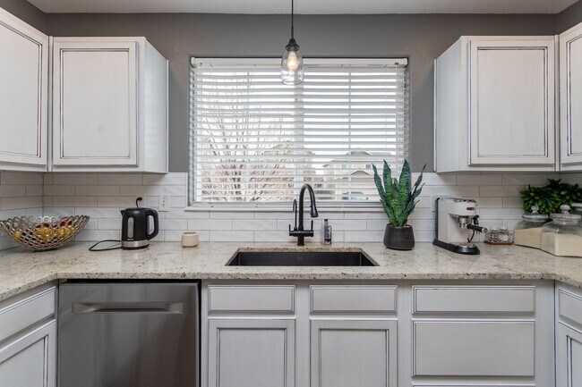 Building Photo - Enchanting Ranch Style Residence: Your Per...