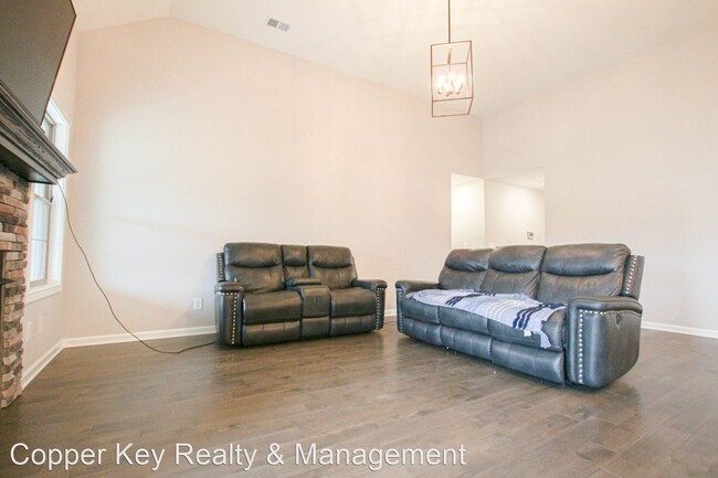 Building Photo - 3 br, 2 bath House - 744 Tidwell Drive