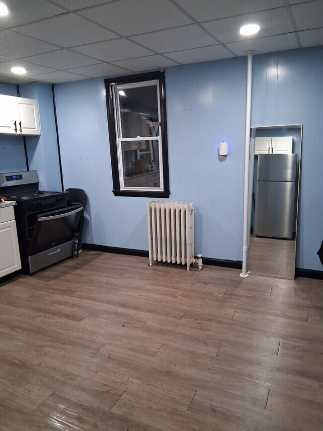 Building Photo - 1213 Pittston Ave