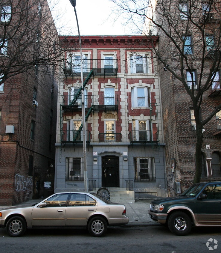 Primary Photo - 92 Woodruff Ave