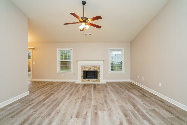 Foto del edificio - 704 Somerset Farms Ct