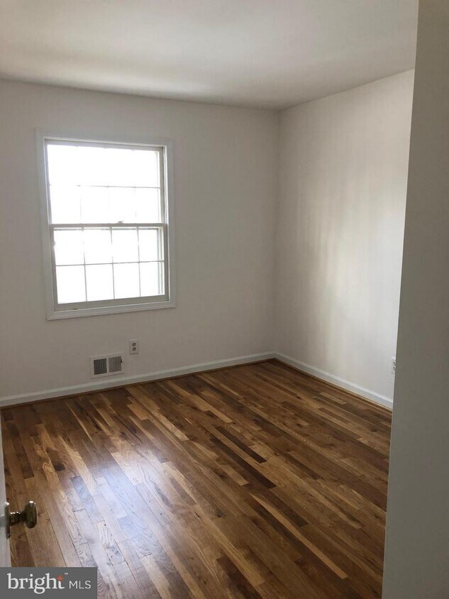Foto principal - 5914 Kingsford Rd