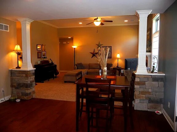 Foto del edificio - 904 S Louisville Dr