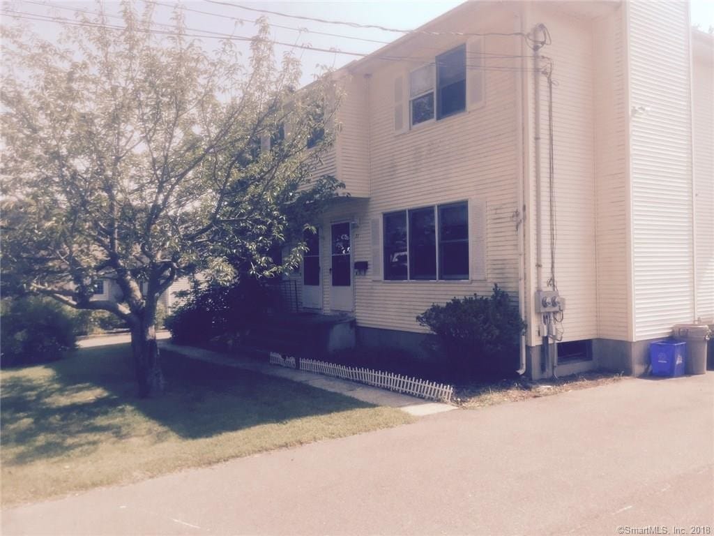 27 Cherry St Unit A, Branford, CT 06405 Room for Rent in Branford, CT