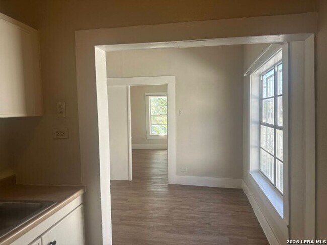 Building Photo - This affordable Quaint Westside Home Is ready for immediate occupancy