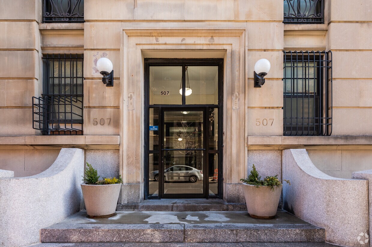 Fotografía del edificio - 507-509 W 113th St