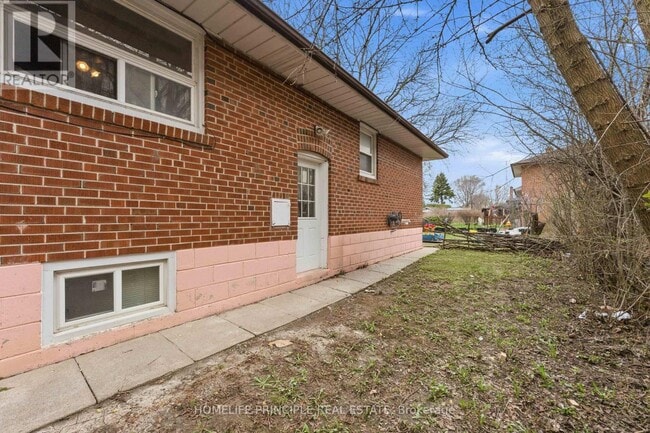 Building Photo - 116 Shaftesbury St