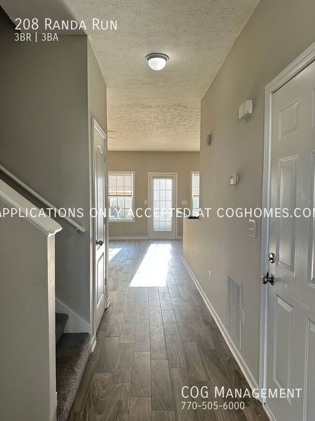 Building Photo - 208 Randa Run