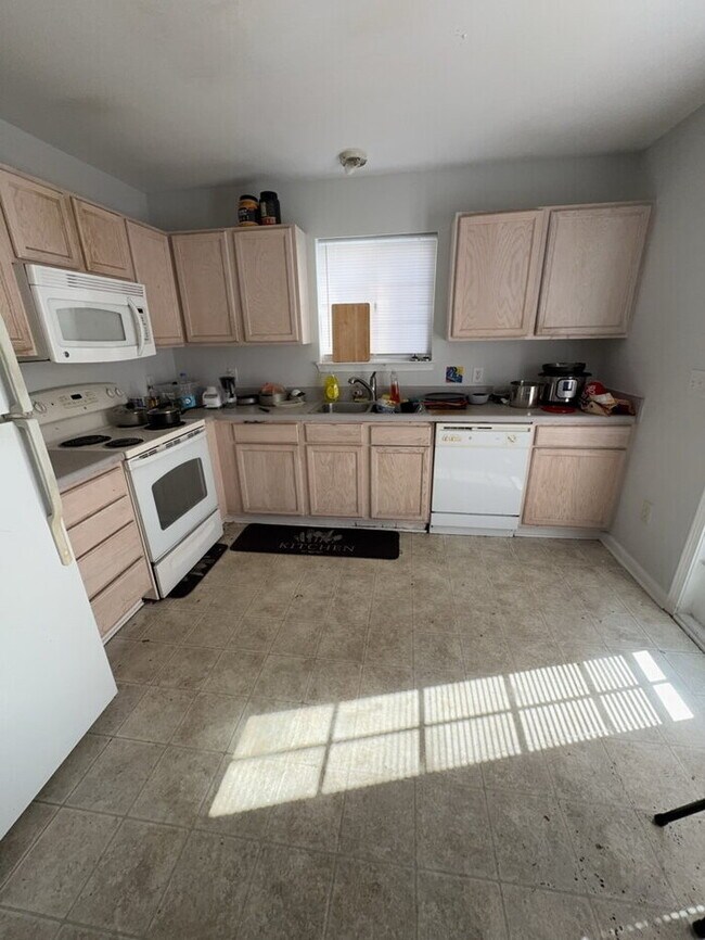 Foto del edificio - "Charming 1-Bedroom Townhouse Retreat on Campus Drive!"
