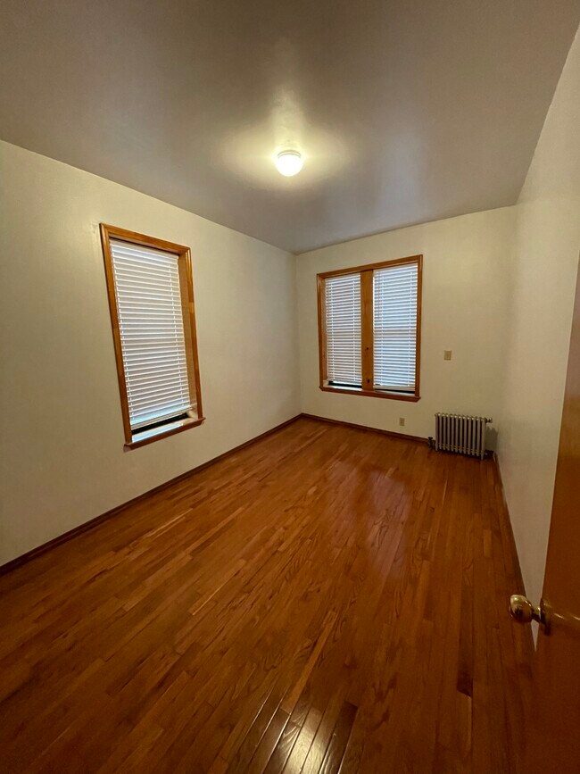 Room #1 - 21521 Jamaica Ave