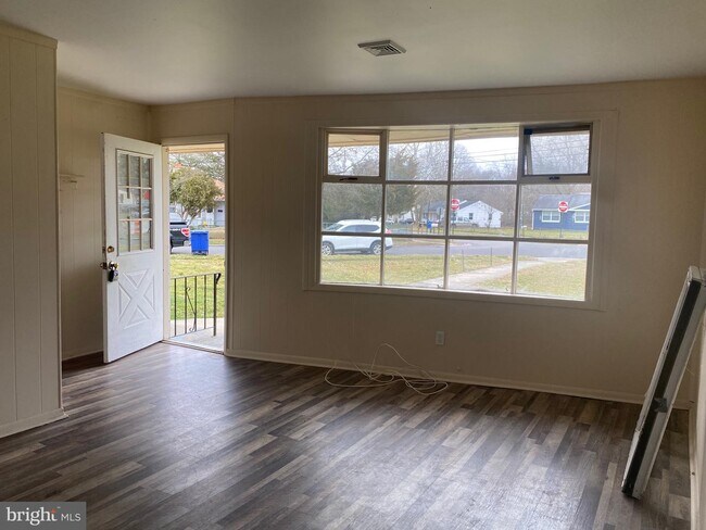 Building Photo - 134 Kinsley Rd