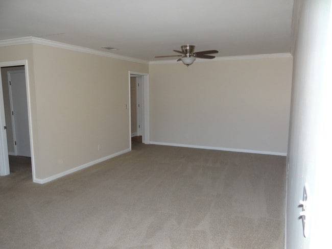 Building Photo - 300 Stonehenge Drive, Unit 103