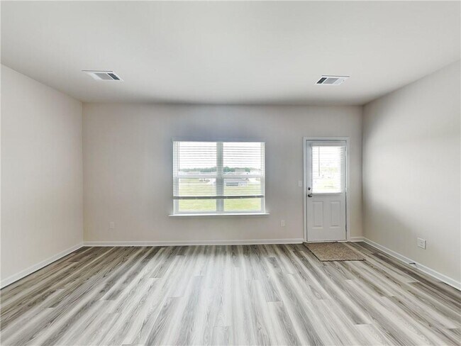 Building Photo - 905 Hesston Dr