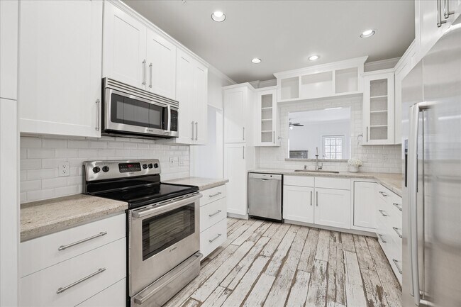 Foto del edificio - 854 Augusta Dr