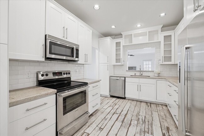 Building Photo - 854 Augusta Dr