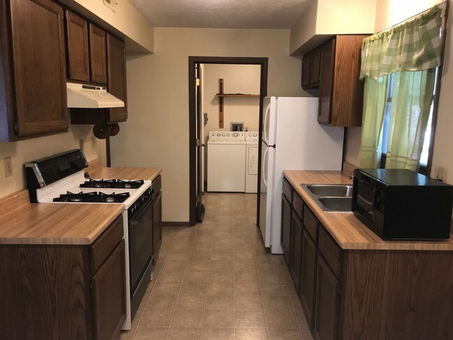 Building Photo - 2 br, 1 bath Apartment - 405 E. Olive