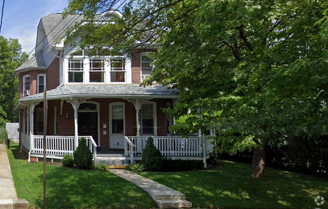Building Photo - 215 Highland Ave