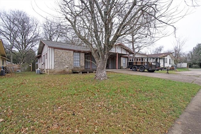 Foto del edificio - 6305 Emerald Forest Dr