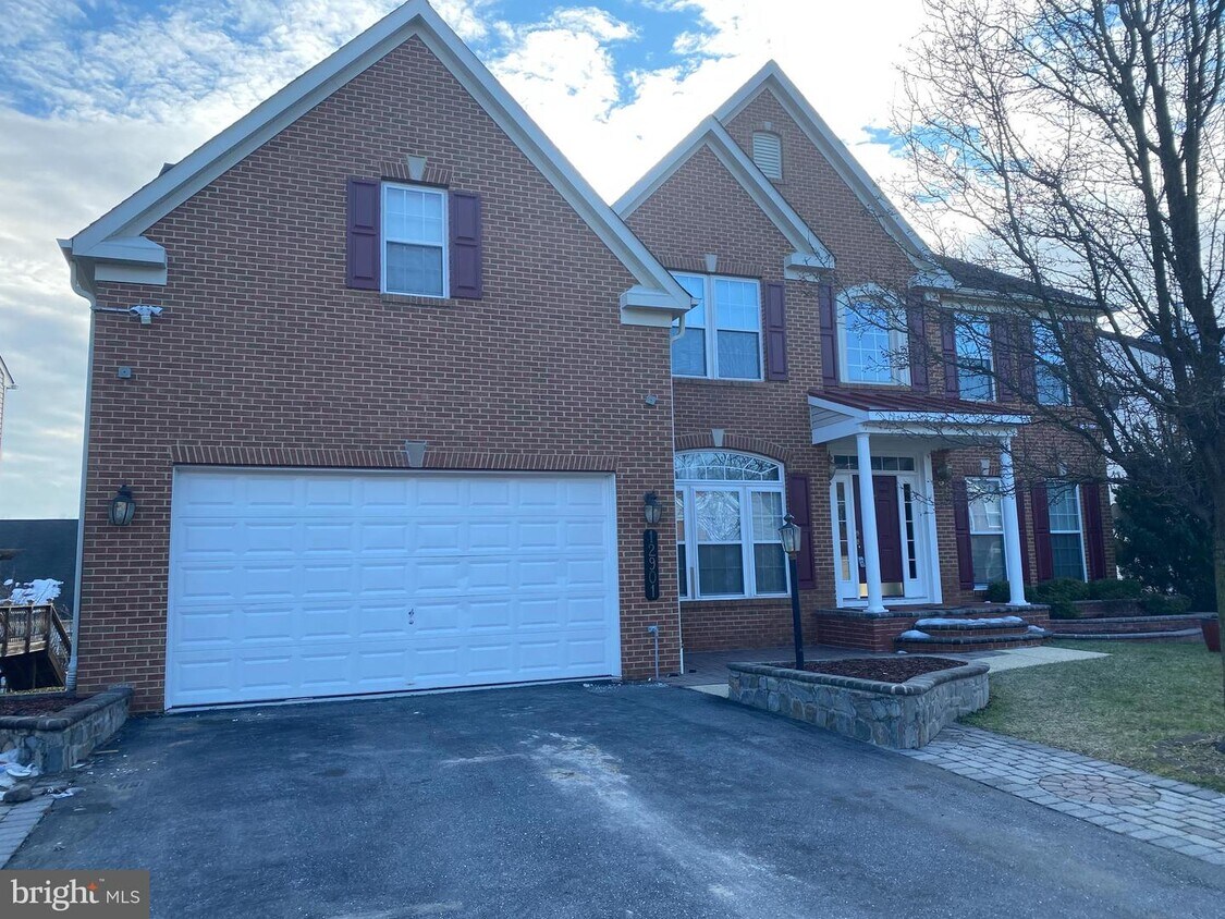 Foto principal - 12901 Eagle Creek Dr